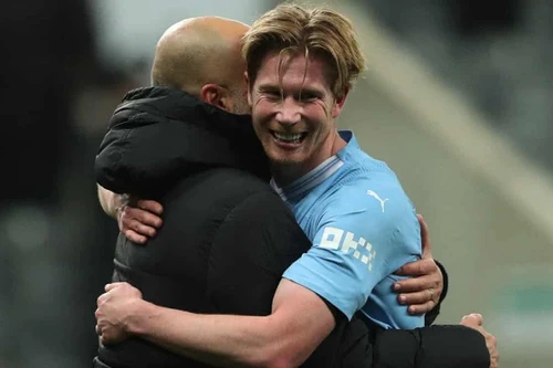 Chói sáng giúp Man City ngược dòng, De Bruyne vượt mặt Lampard