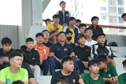 'Do thám' đối thủ trước trận derby Tây Hồ