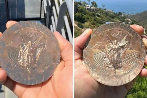 Huy chương Olympic 2024 bị chê như... hàng chợ