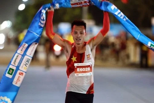 Đỗ Quốc Luật lập kỷ lục vô tiền khoáng hậu ở Tiền Phong Marathon