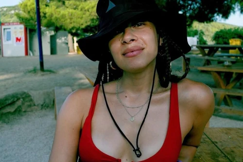 Ngắm cô giáo sexy dạy yoga cho các tuyển thủ Anh