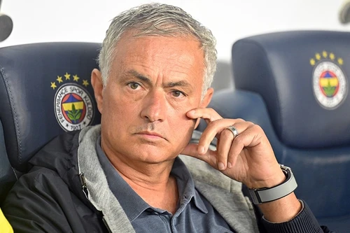 HLV Mourinho bị giễu cợt ở Thổ Nhĩ Kỳ
