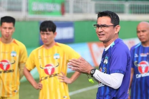 Rộ tin HLV Kiatisak rời HAGL, ra Hà Nội làm việc