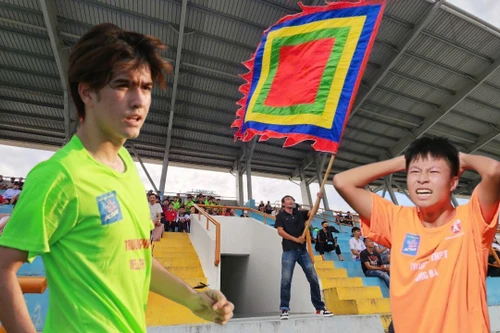 Những khoảnh khắc ấn tượng ngày mở màn giải bóng đá học sinh THPT Hà Nội 2024