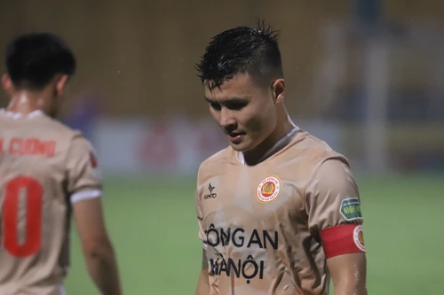 HLV Kiatisak nói về cầu thủ Công an Hà Nội sáng cửa lên tuyển Việt Nam thời Kim Sang-sik