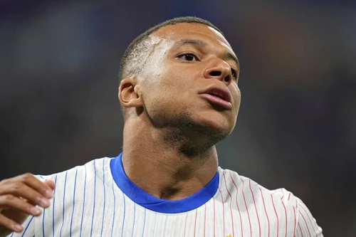 Dính cáo buộc hiếp dâm, Mbappe nói gì?