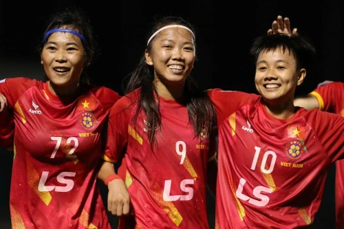 Vừa lập cú đúp, Huỳnh Như vẫn vắng mặt ở tuyển nữ Việt Nam