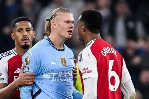 Haaland ăn mừng bàn gỡ gây phẫn nộ