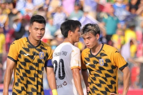 Đội bóng của HLV Park Hang-seo săn trượt vé lên hạng