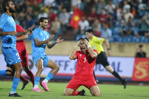 ĐT Việt Nam bị Thái Lan bỏ xa trên bảng xếp hạng FIFA