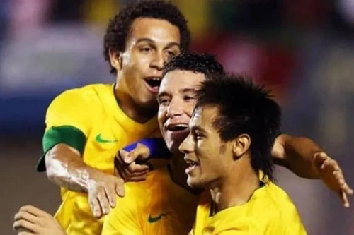 Đồng đội cũ Neymar dạt sang V-League ở tuổi 32