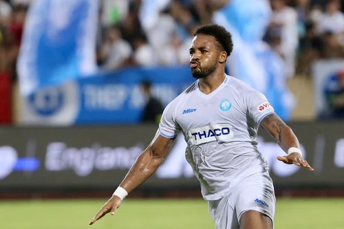 Tiền đạo nhập tịch Việt Nam giúp Nam Định đoạt Siêu cúp 