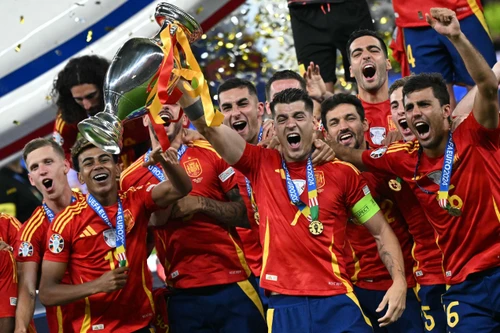 Vô địch EURO, Tây Ban Nha vẫn chỉ đứng thứ 3 thế giới