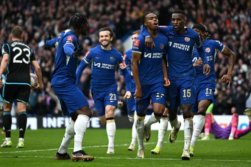 Ghi 2 bàn phút bù giờ, Chelsea chật vật vào bán kết FA Cup