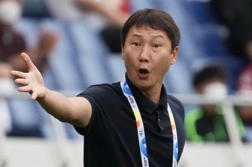 HLV Kim Sang-sik nhận lương bao nhiêu ở tuyển Việt Nam?