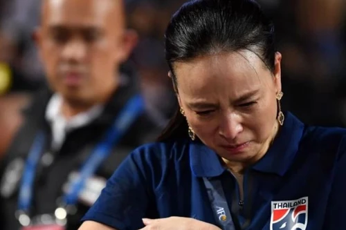 Madam Pang bật khóc cay đắng khi Thái Lan bị loại