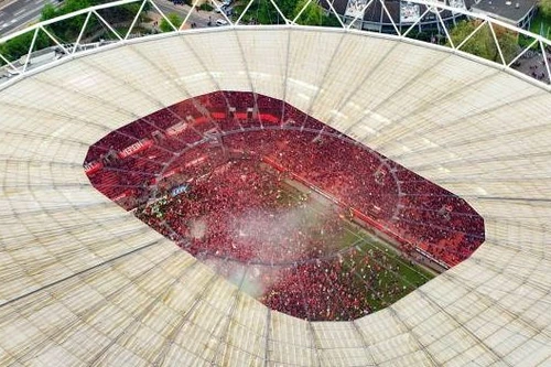 Xem CĐV Leverkusen tràn kín sân ăn mừng chức vô địch lịch sử