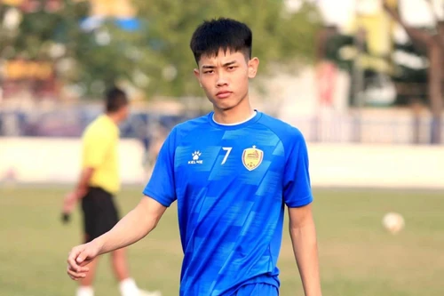 Tiền đạo trẻ Đình Bắc bị HLV nhận xét 'ảo tưởng, thích thể hiện'