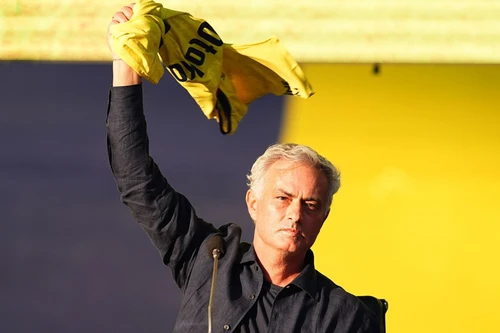 Bất ngờ mức lương của HLV Mourinho ở Fenerbahce