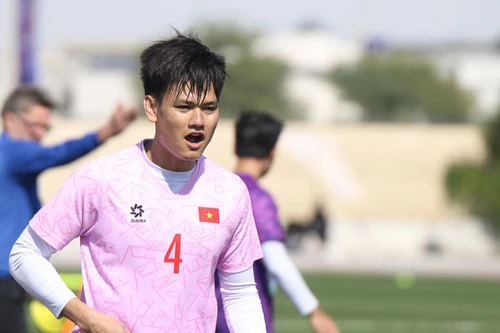 Vì sao Hồ Tấn Tài không được HLV Troussier sử dụng ở Asian Cup?