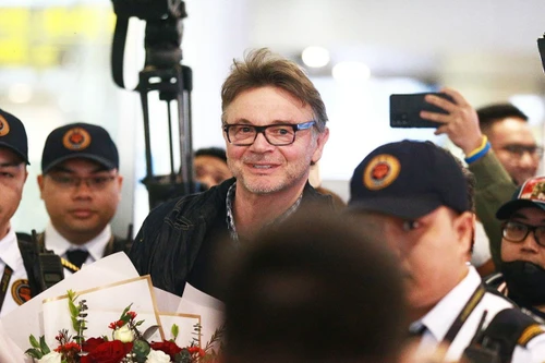 HLV Troussier lên đường về Pháp, không hẹn ngày trở lại Việt Nam