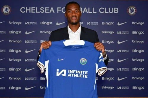 Chelsea chính thức chiêu mộ tân binh đầu tiên