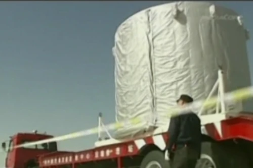 Tàu vũ trụ Thần Châu được đưa đến địa điểm phóng