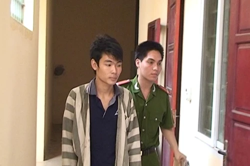 Sinh viên cao đẳng làm nghề “tú ông”