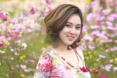 Ca sĩ Bảo Trâm mang Trung thu Hồng đến các bệnh nhi