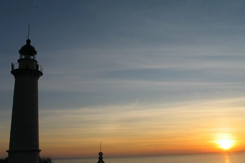 Leo 110 bậc thang lên đỉnh ngọn hải đăng 126 tuổi