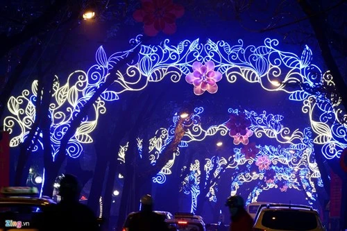 Hà Nội rực rỡ sắc màu đón Xuân