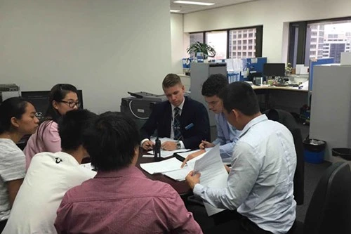 Nghi can lừa đảo vé máy bay Tết của hàng trăm du học sinh Việt Nam tại Úc bị bắt