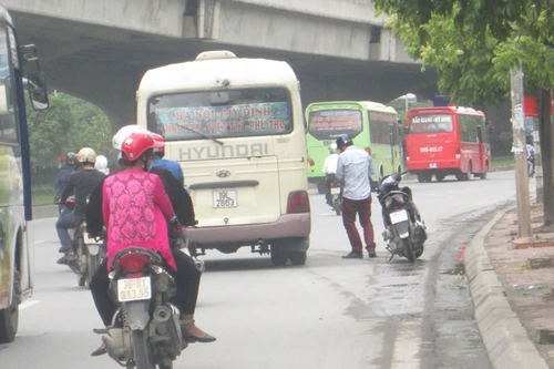Cắt "nốt" một loạt xe khách "rùa bò" bắt khách
