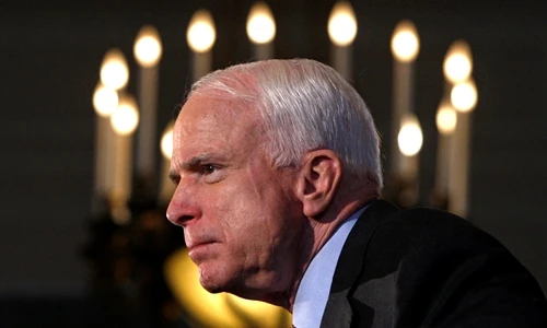 [ẢNH] Tổng thống Mỹ và nhiều nhà chính trị trên thế giới thể hiện sự tôn trọng với Thượng nghị sĩ John McCain
