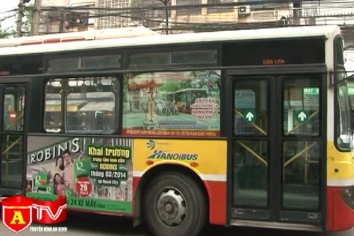 Đẩy mạnh tuyên truyền văn hóa giao thông trên xe buýt