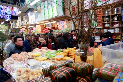 Ước vọng đầu năm của người Việt ăn Tết xa quê