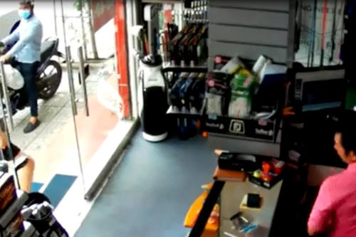 Nữ giám đốc bị cướp túi xách khi vừa xuống ô tô