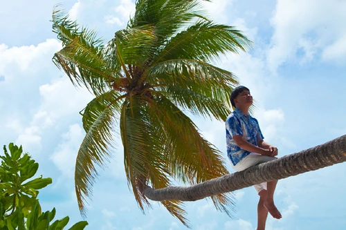 "Táo quân" Trịnh Tú Trung tận hưởng mùa hè tại thiên đường ở hạ giới