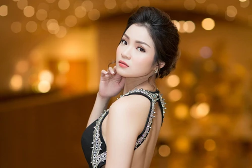 Thuỷ "Top" tái xuất khoe đường cong cực gợi cảm