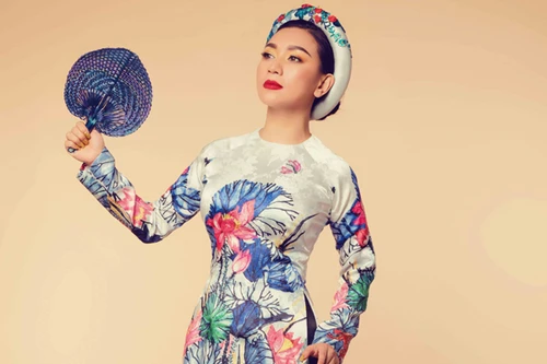 Rũ bỏ hình ảnh sexy, "nữ hoàng ảnh lịch" Y Phụng đài các với áo dài