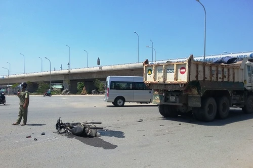 Người đàn ông đi xe máy tử vong sau va chạm với xe ben