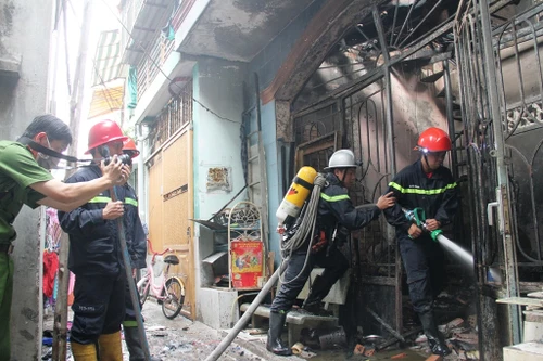 Cha không cho tiền, con 34 tuổi đi nhậu về phóng hỏa đốt nhà