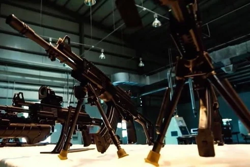 [ẢNH] Báo Nga bình luận về súng trường tấn công "bản sao AK-15" do Việt Nam chế tạo