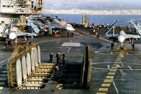 [ẢNH] Lý do đầy bất ngờ khiến Liên Xô đưa tên lửa P-700 Granit lên tàu sân bay