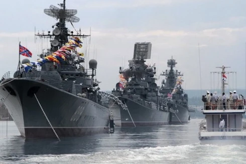 [ẢNH] Nga dễ dàng nhấn chìm toàn bộ hạm đội Mỹ xuất hiện tại Biển Đen?