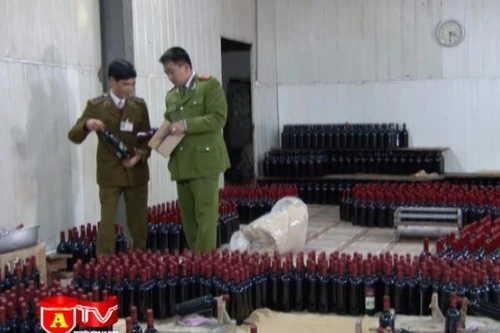 Phát hiện hàng trăm thùng rượu vang không có đăng ký chất lượng sản phẩm