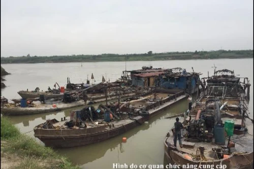 Liên tiếp phát hiện 4 tàu hút cát trái phép trên sông Hồng