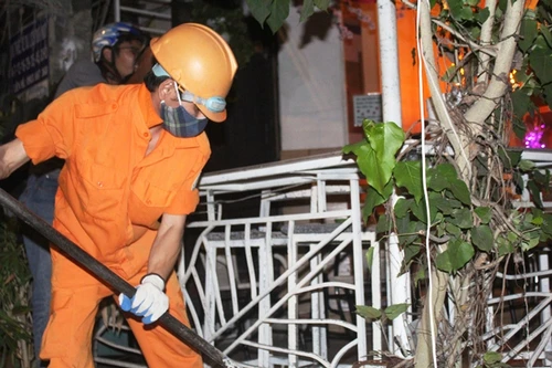 Lãnh đạo UBND quận 1 tiếp tục ra quân xử lý vi phạm vỉa hè, lòng đường