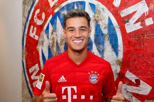 [ẢNH] Coutinho hớn hở ra mắt Bayern, lấy số áo tuyệt đẹp Robben để lại