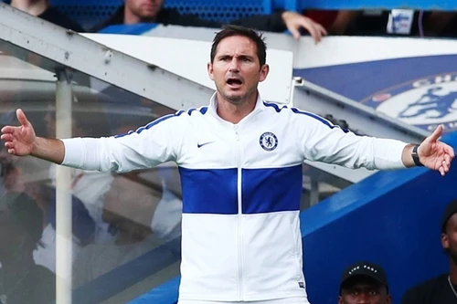 [ẢNH] Chelsea đánh rơi chiến thắng, Lampard như ngồi trên đống lửa
